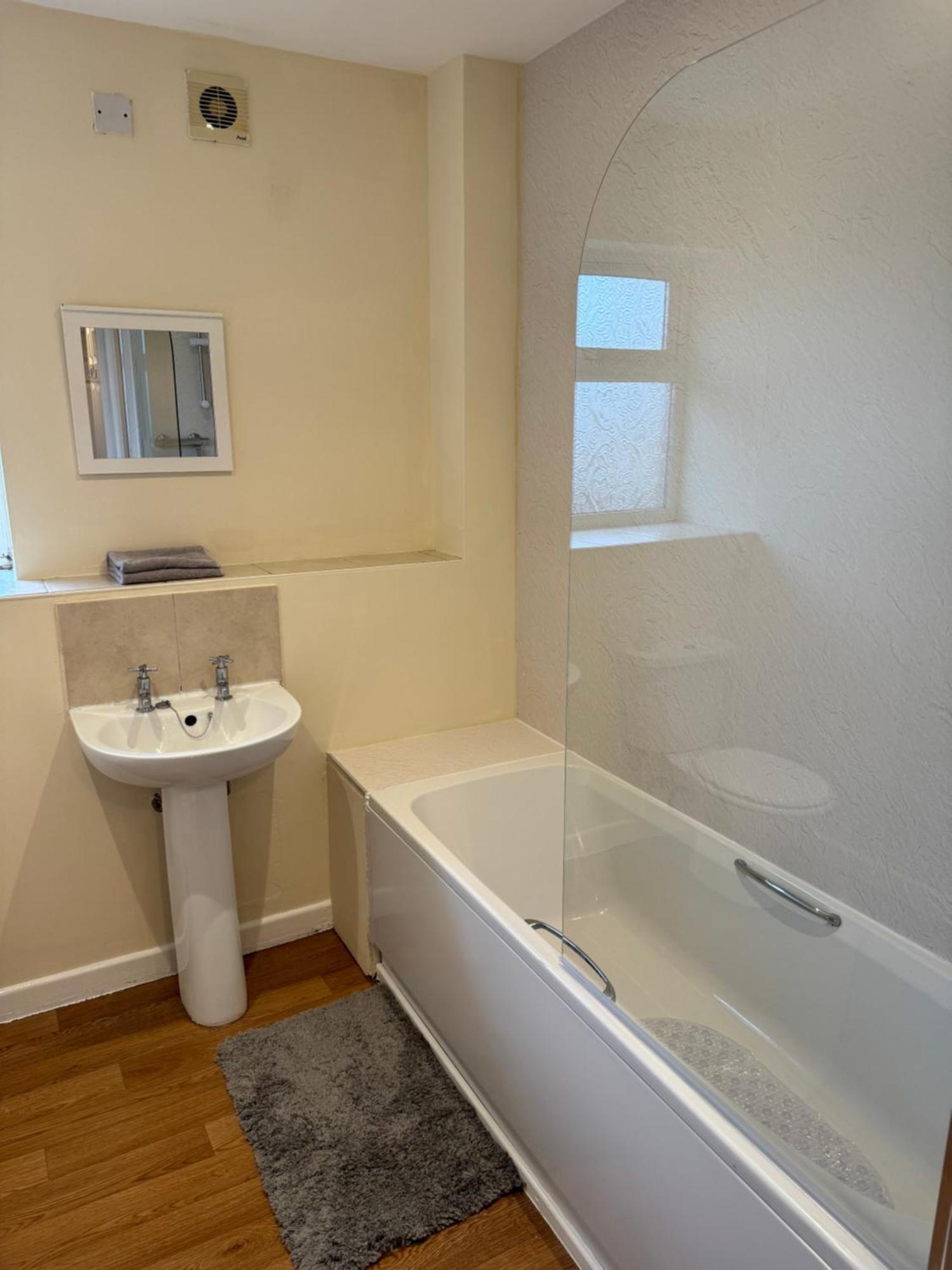 Modern, Quiet, Sleeps 9, Etihad, Coop Live, Манчестър Екстериор снимка